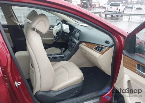 2015 Hyundai Sonata Limited z USA, uszkodzony, nr VIN 5NPE34AF9FH051922